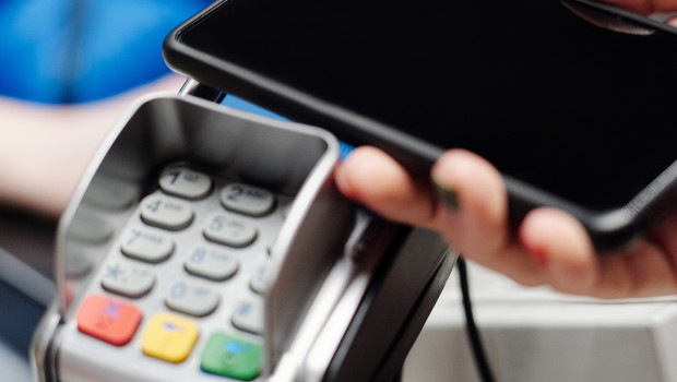 Die Rechnung per Smartphone oder Karten begleichen? Das sollte nach Meinung der meisten Befragten überall möglich sein.&nbsp;