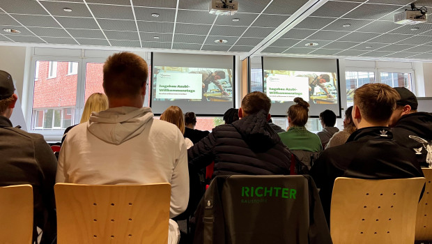 Die Auszubildenden des Hagebau-Gesellschafters Richter lernen bei den Azubi-Willkommenstagen in Soltau die Zentrale kennen.&nbsp;