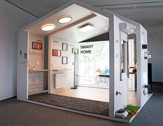 Ein zentraler Anziehungspunkt war der Bereich Smart+ mit seinem begehbaren und interaktiven Smart Home.&nbsp;