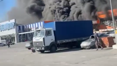 Epicentr-Baumarkt bei russischem Angriff zerstört