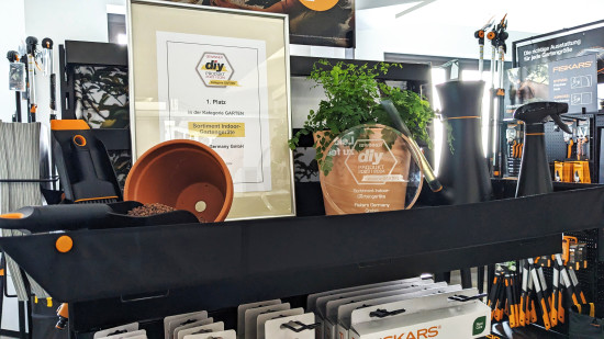 Der Award ziert fortan das Fiskars Deutschland-Büro in Eschborn, direkt neben den prämierten Produkten.&nbsp;