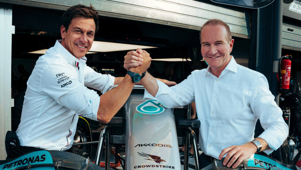 Toto Wolff (links) und Andreas Kroiss besiegelten die Partnerschaft.&nbsp;
