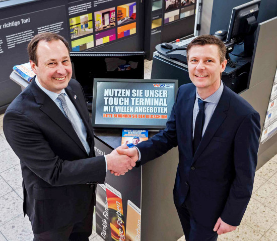 Werkers Welt, Reiner Sammer (r.), Bereichsleiter Vertrieb Werkers Welt,  Hagebau-Gesellschafter Michael Batzner